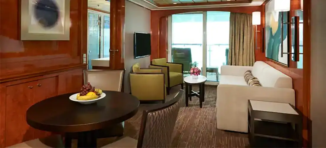 norwegian-cruise-line-norwegian-dawn-suite-s4.webp